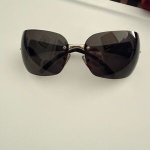 Fendi Elegant Black Sunglasses with Silver Artistic Design on the Temples